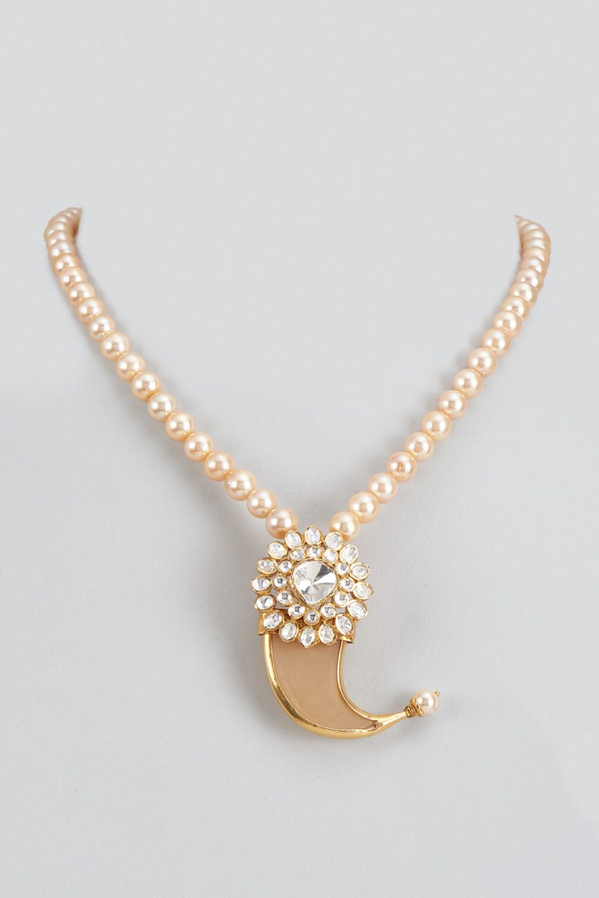 Traditional nail Moissanite pendent with pearl string