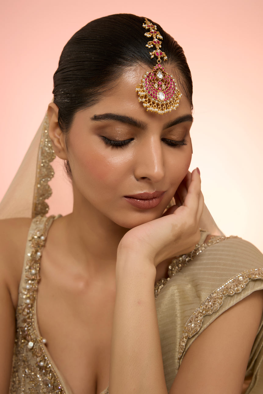 Guroor Kundan Maangtiks