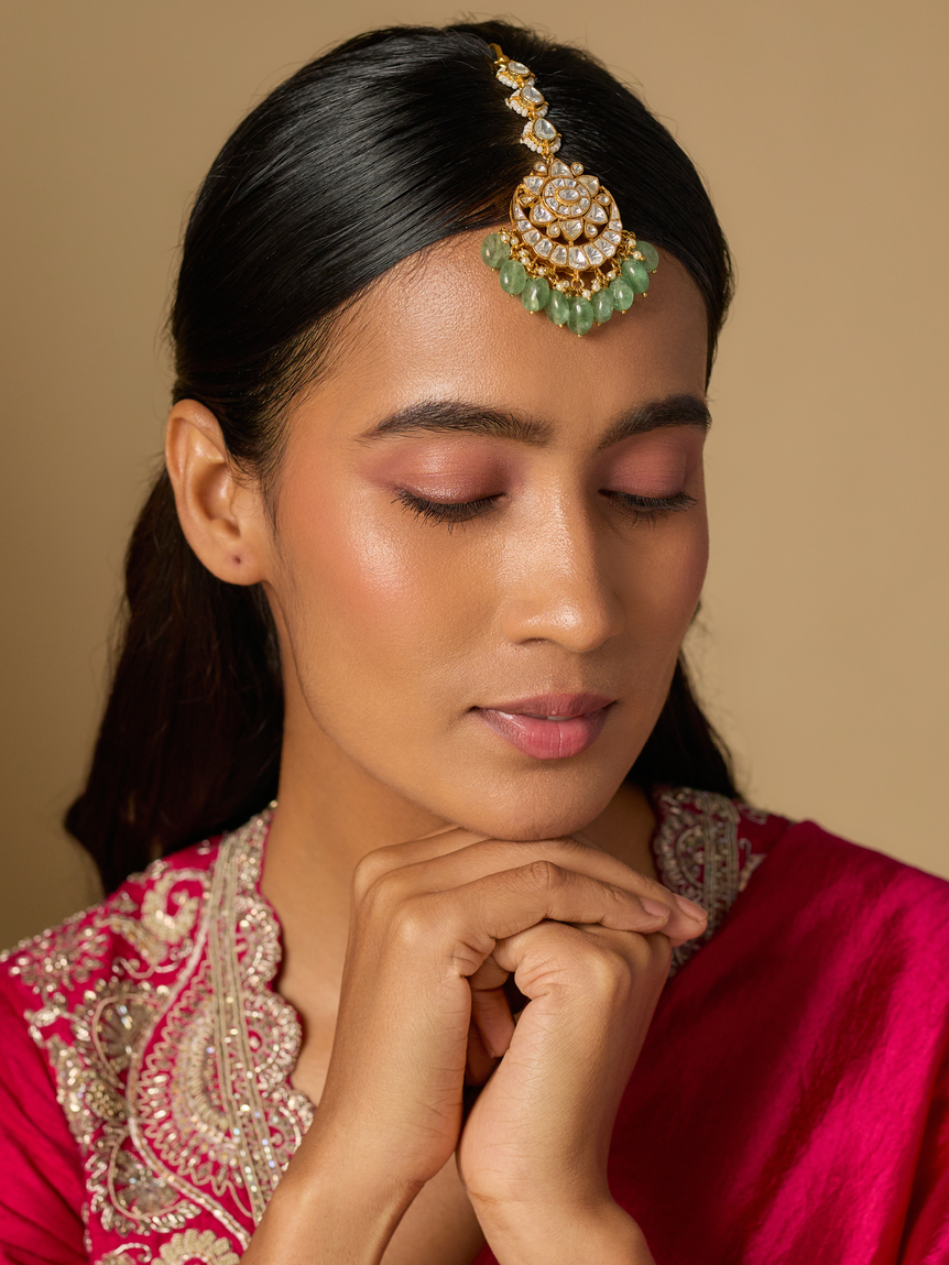 Aashi Maang tika with green beads