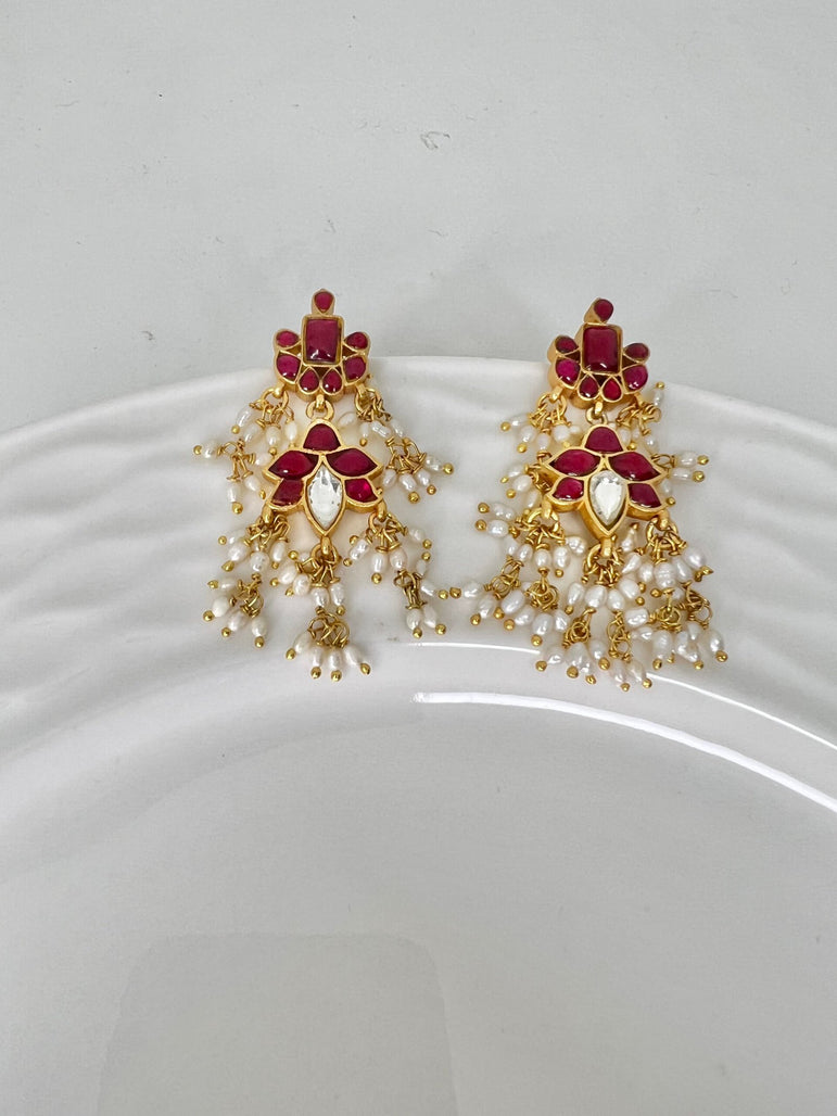 Loka Kundan Earrings with Pearls