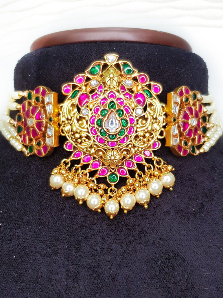 Vaanya Kundan Choker Necklace with Pearls