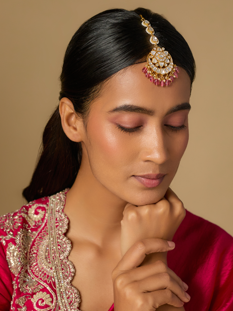 Lara Maang tika with red beads